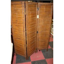 WICKER FOLDING SCREEN