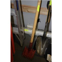 ROOFER'S SHINGLE SHOVEL