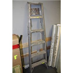 6' STEP LADDER