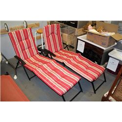 2 SUN LOUNGERS