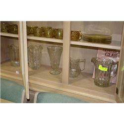 GLASS VASE WITH 4 WATER JUGS