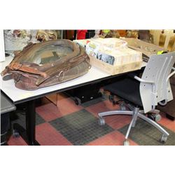 SHOWHOME OFFICE DESK W HYDRAULIC LIFT CHAIR