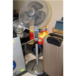 WIND CHASER FLOOR FAN