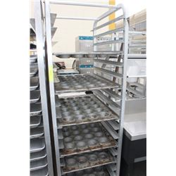 BAKERY RACK WITH 6 MUFFIN PANS