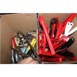 2 BOXES UTENSILS