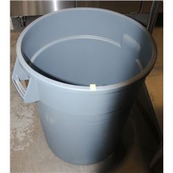 NEW RUBBERMAID 32 GALLON TRASH CAN