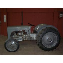 GREY MASSEY FERGUSON TRACTOR, 1949 - PFD 388 400 - 500...