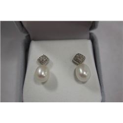 STERLING SILVER FRESHWATER PEARL & DIAMOND (0.2ct)