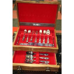 1881 ROGERS ONEIDA SILVER PLATED FLATWARE SET