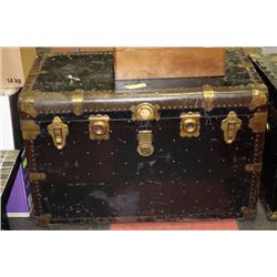 VINTAGE STORAGE TRUNK
