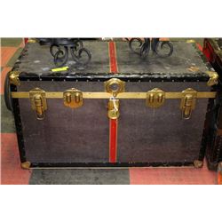 VINTAGE STORAGE TRUNK