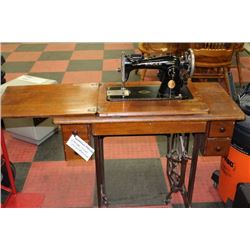 VINTAGE ELECTRIC SINGER CABINET SEWING MACHINE