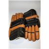 Image 1 : VINTAGE HOCKEY GLOVES