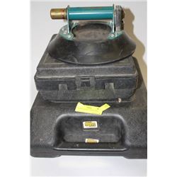 3 GLASS SUCTION CUPS IN CASE