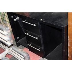 3 DRAWER 2 DOOR SIDEBOARD (SCRATCHES)