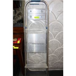 ALUMINUM PAINTERS LADDER