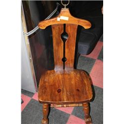 WOOD SUIT/DRESSING CHAIR