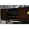 Image 1 : VINTAGE ACTRON AM/FM RADIO