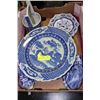 Image 1 : TRAY OF ASSORTED BLUE & WHITE DISHES