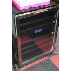 DANBY SINGLE DOOR WINE COOLER 24x24x34T