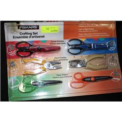 FISKARS CRAFTING SET