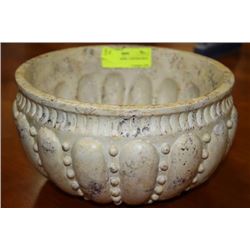 SMALL FRUIT BOWL / CENTER PIECE