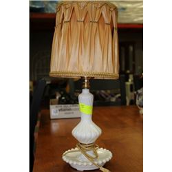 VINTAGE MILK GLASS TABLE LAMP