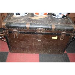 VINTAGE STORAGE TRUNK