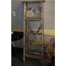5FT WOOD LADDER