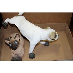 CLASSIC CRITTERS SIAMESE CAT FIGURE W/ PEEING DOG