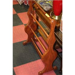 WOODEN BLANKET & QUILT RACK