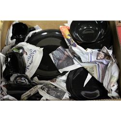 16-PIECE BLACK TABLEWARE SET