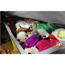 PLASTIC TOTE W TY COLLECTOR BEANIE BABIES