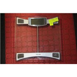 DIGITAL BATHROOM SCALE