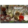 Image 1 : TRAY OF ASSORTED GLASS AND DISHWARE X2