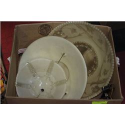 VINTAGE LAMP & 3 SHADES