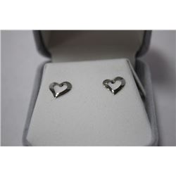 14KT WHITE GOLD HEART-SHAPED EARRINGS