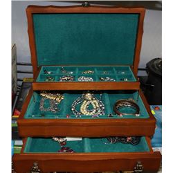 ESTATE JEWELLRY BOX