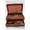 Image 1 : JEWELLERY BOX WITH CONTENTS