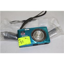 NIKON COOLPIX 16MP CAMERA WITH CHARGER