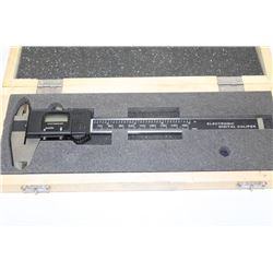 ELECTRONIC DIGITAL CALIPER IN CASE