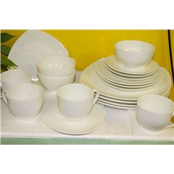 NEW 20 PC BONE CHINA DINNERWARE SET