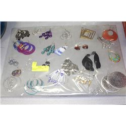 COLLECTION OF COSTUME JEWELLRY