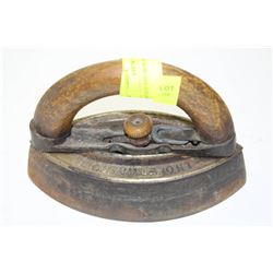 VINTAGE SAD IRON W/ HANDLE