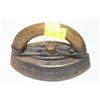 Image 1 : VINTAGE SAD IRON W/ HANDLE