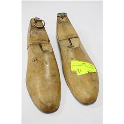 PAIR OF WOODEN SHOE FORMS SIZE 8