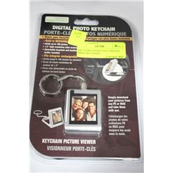 ONE WORLD ESSENTIALS DIGITAL PHOTO KEYCHAIN