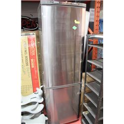 GE ST STEEL 18 CU FT LOFT FRIDGE