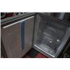 Image 3 : GE ST STEEL 18 CU FT LOFT FRIDGE
