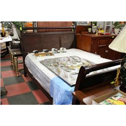 SHOWHOME QUEEN SIZE WOOD BEDFRAME